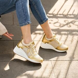 Women's Viscozzy High Heel Wedge Sneaker's. ( No Size, Best Guess 7 1/2 - 8)